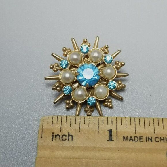Vintage Blue and Faux Pearl Rhinestone Brooch, Gold Tone Radiant Starburst Pin - Picture 4 of 6